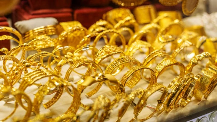দেশের বাজারে কমলো সোনার দাম