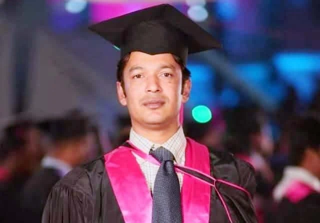 মিটফোর্ডে অসুস্থ সহযোদ্ধার স্ত্রীর চিকিৎসা নিশ্চিত করতে গিয়ে মব ও অপপ্রচারের শিকার জবি ছাত্রদল নেতা হিমেল