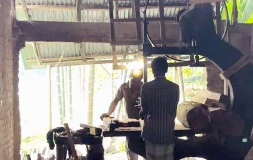 কুলাউড়ায় বৈধ লাইসেন্স ছাড়াই চলছে করাতকল, প্রশাসন নীরব!