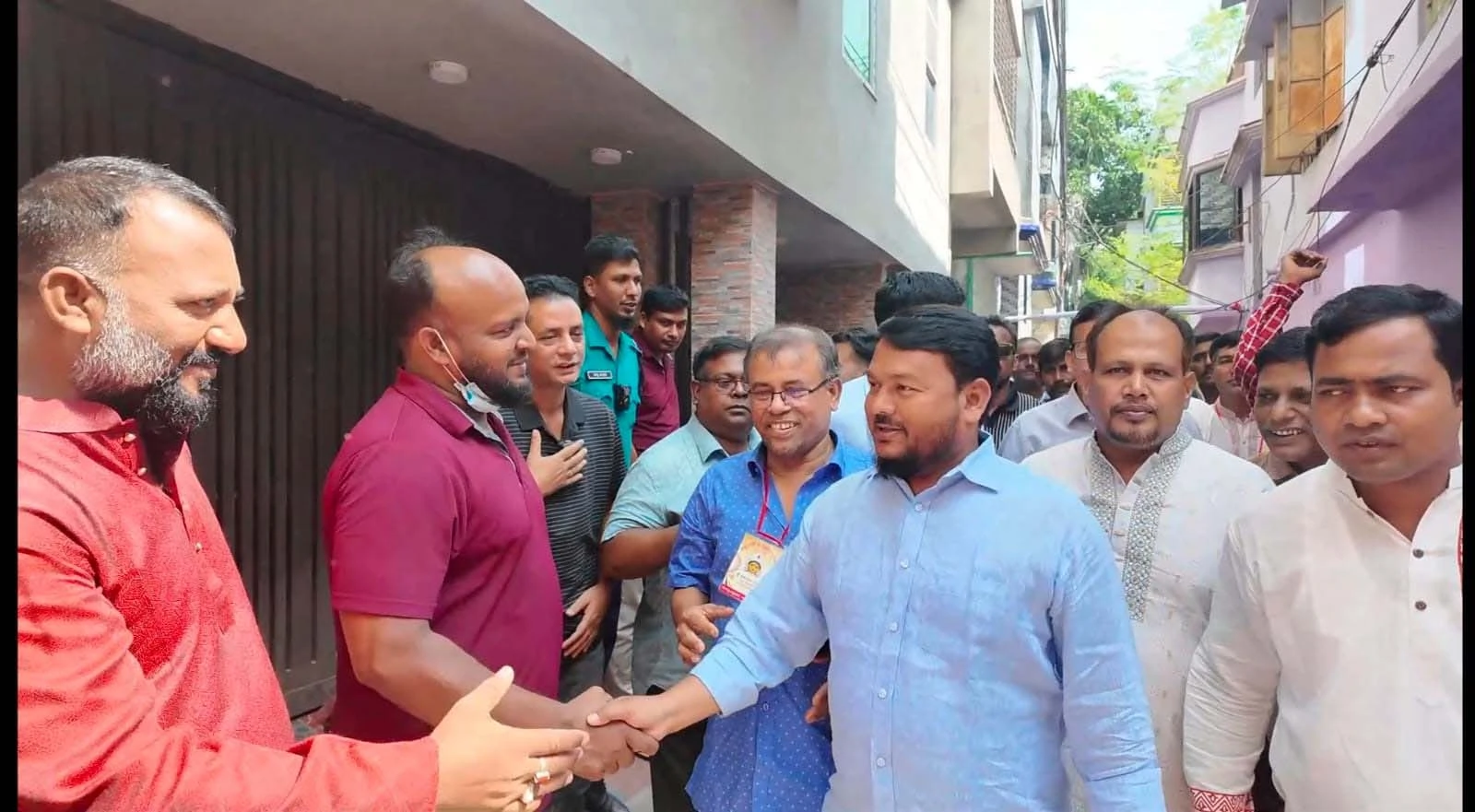 রাজশাহীতে বিভিন্ন পূজামণ্ডপ পরিদর্শন, সনাতন ধর্মাবলম্বীদের সঙ্গে রাসিক প্রশাসকের শুভেচ্ছা বিনিময়