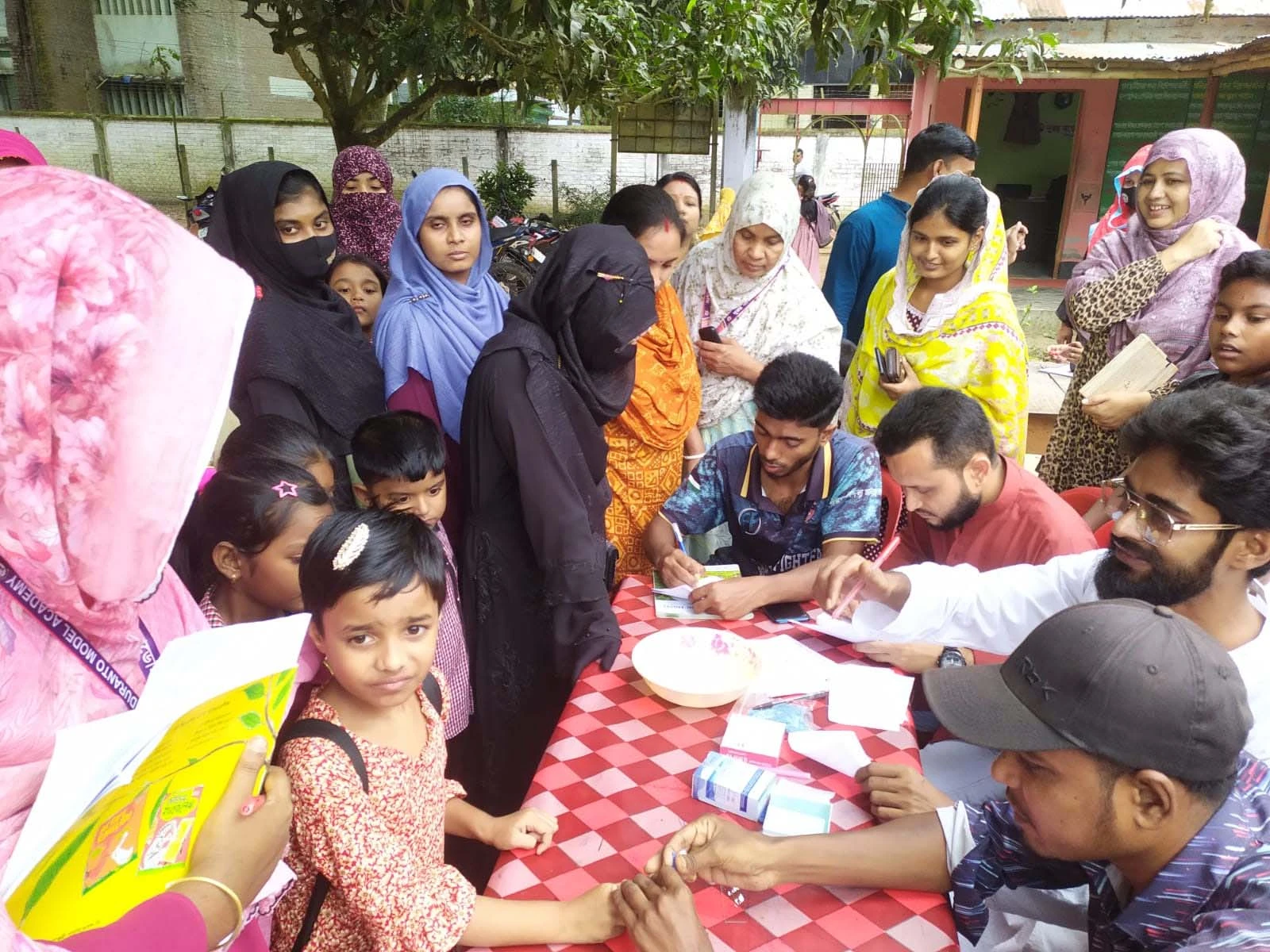 দুর্গাপুরে রক্তযোদ্ধা ফাউন্ডেশনের উদ্যোগে বিনা মূল্যে রক্তের গ্রুপ নির্ণয় ক্যাম্পেইন